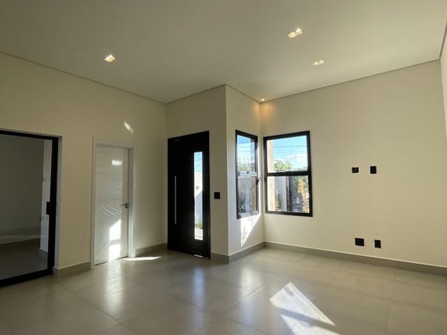 Casa com 200m² 2 quartos e 1 banheiro, à venda, no bairro Jardim dos Lagos em Nova Odessa