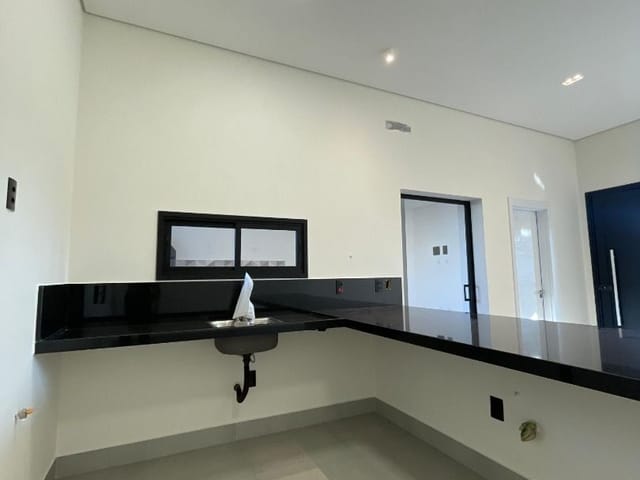 Casa com 200m² 2 quartos e 1 banheiro, à venda, no bairro Jardim dos Lagos em Nova Odessa