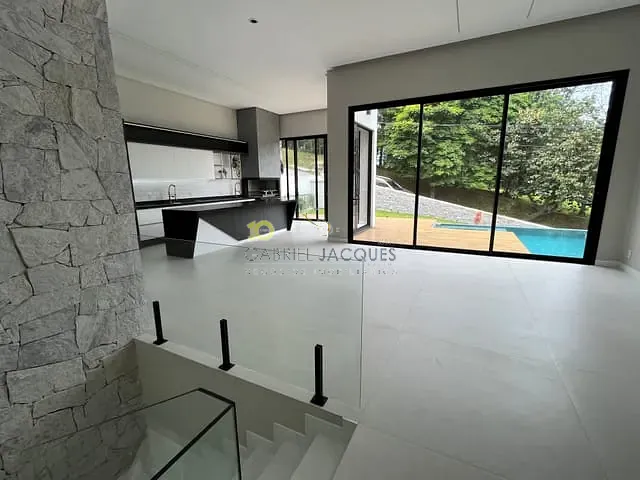 Casa com 450m² 3 quartos e 4 banheiros, à venda, no bairro Pedra Branca em Palhoça