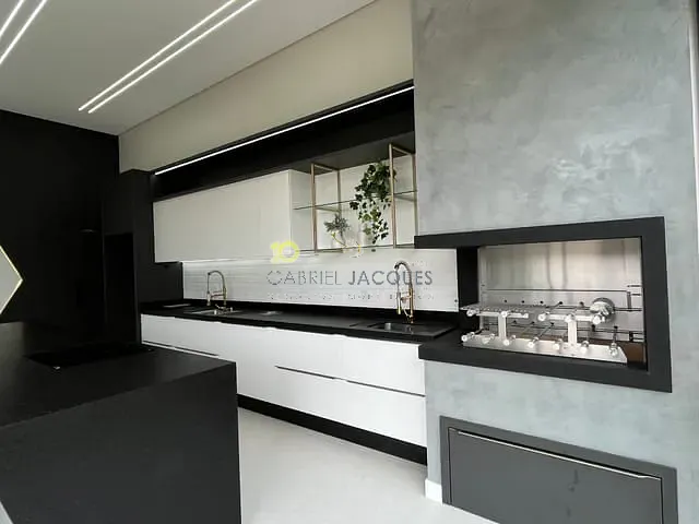 Casa com 450m² 3 quartos e 4 banheiros, à venda, no bairro Pedra Branca em Palhoça