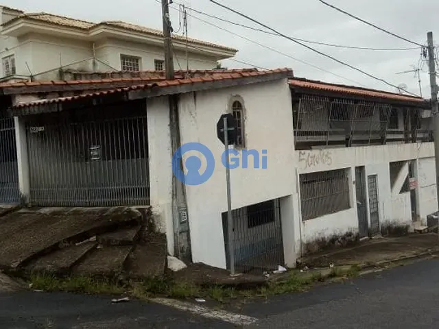 Casa com 300m² 10 quartos e 5 banheiros, à venda, no bairro JD. ZULMIRA em Sorocaba