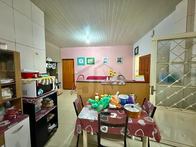 Casa com 200m² 3 quartos e 2 banheiros, à venda, no bairro Jardim Belo Horizonte do Tambury em Sertãozinho