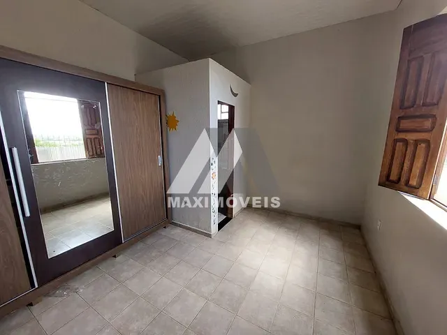 Casa 4 quartos e 1 banheiro, para alugar, no bairro Centro em Araçuaí