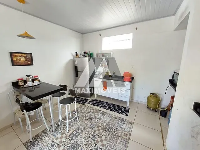 Casa 4 quartos e 1 banheiro, para alugar, no bairro Centro em Araçuaí