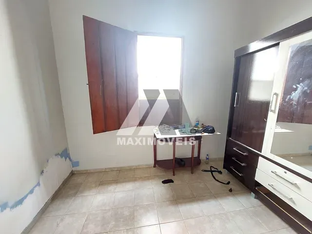 Casa 4 quartos e 1 banheiro, para alugar, no bairro Centro em Araçuaí