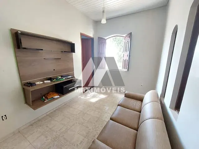 Casa 4 quartos e 1 banheiro, para alugar, no bairro Centro em Araçuaí