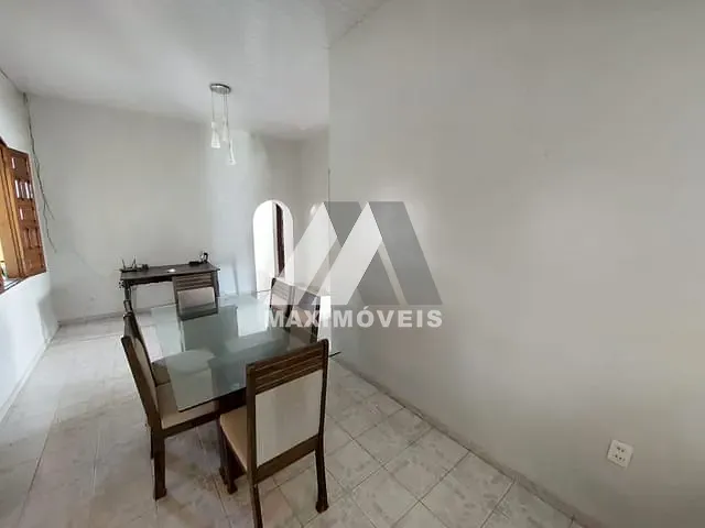 Casa 4 quartos e 1 banheiro, para alugar, no bairro Centro em Araçuaí