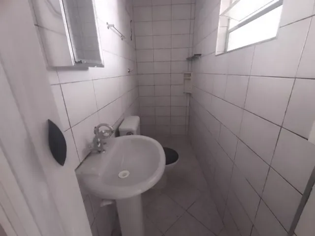 Casa com 300m² 1 quarto e 1 banheiro, para alugar, no bairro Jardim Regina em São Paulo