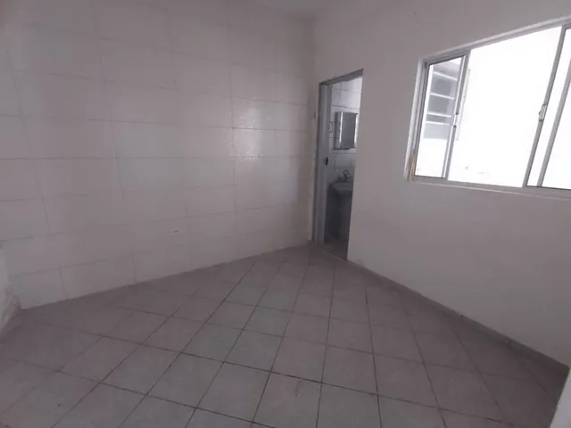 Casa com 300m² 1 quarto e 1 banheiro, para alugar, no bairro Jardim Regina em São Paulo