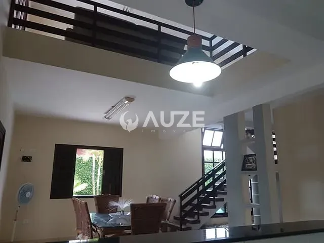 Casa com 354m² 3 quartos e 3 banheiros, à venda, no bairro Centro em Guaratuba