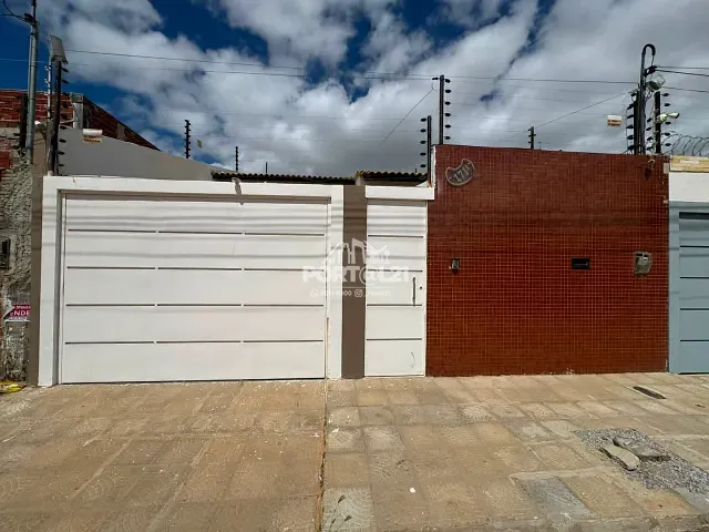 Casa com 200m² 3 quartos e 2 banheiros, à venda, no bairro Caminho do Sol em Petrolina