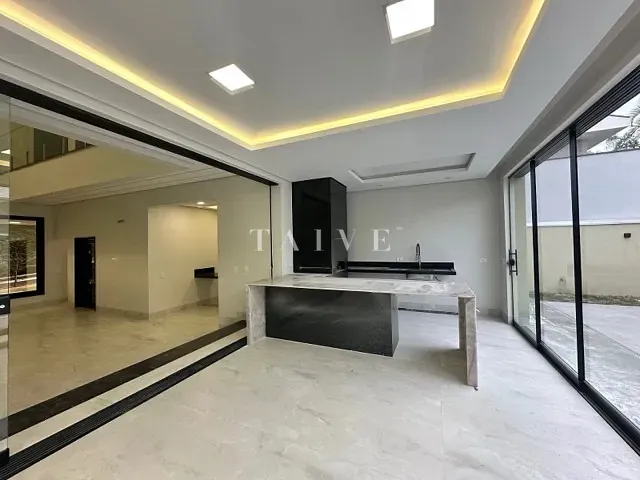 Casa com 345m² 5 quartos e 6 banheiros, à venda, no bairro Esperança em Londrina