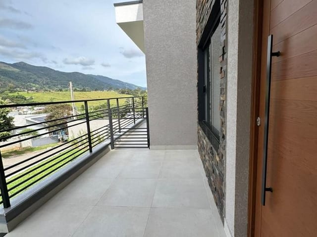 Casa com 1058m² 4 quartos e 3 banheiros, à venda, no bairro Salto em Extrema
