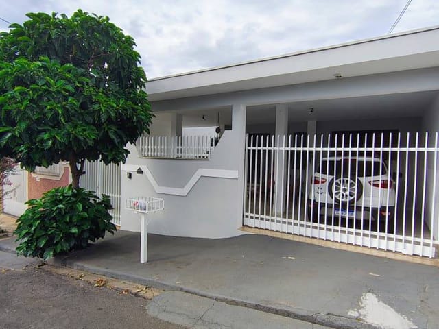 Casa com 478m² 3 quartos e 2 banheiros, à venda, no bairro Jardim Almeida em São João da Boa Vista