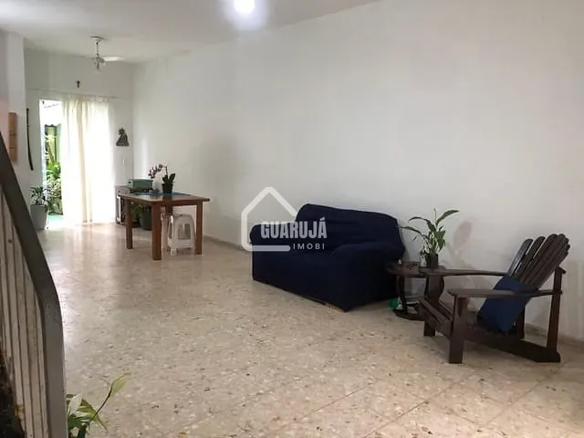 Casa com 130m² 2 quartos e 2 banheiros, à venda, no bairro Pitangueiras em Guarujá