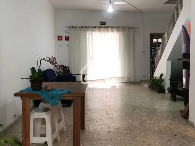Casa com 130m² 2 quartos e 2 banheiros, à venda, no bairro Pitangueiras em Guarujá