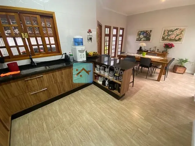 Casa com 140m² 3 quartos e 2 banheiros, à venda, no bairro Vila Branca em Jacareí