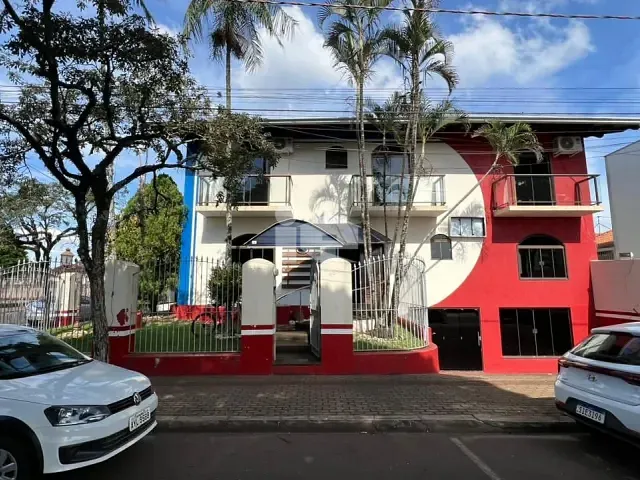 Casa à venda, no bairro Centro em Rolândia