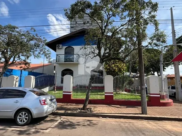 Casa à venda, no bairro Centro em Rolândia