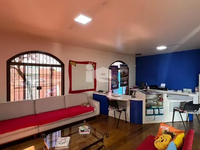 Casa à venda, no bairro Centro em Rolândia