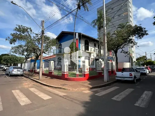 Casa à venda, no bairro Centro em Rolândia