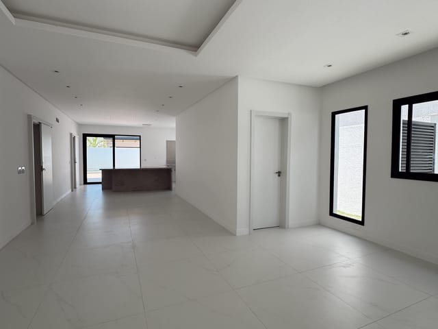 Casa com 450m² 3 quartos e 4 banheiros, à venda, no bairro Boulevard Lagoa em Serra