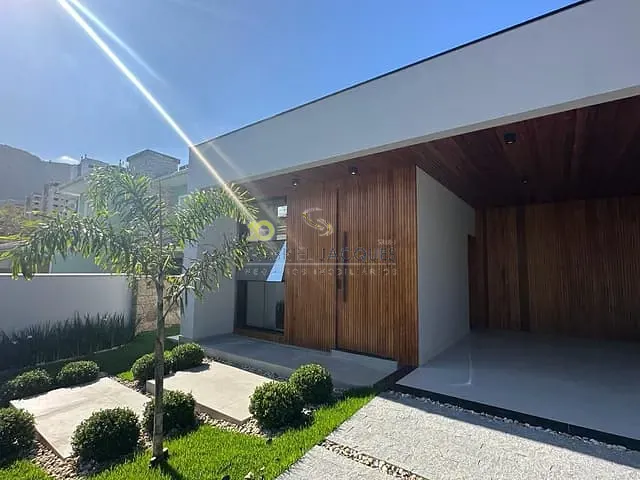 Casa com 363m² 3 quartos e 3 banheiros, à venda, no bairro Pedra Branca em Palhoça