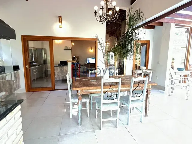 Casa com 1069m² 3 quartos e 3 banheiros, à venda ou para alugar, no bairro Estância Santa Maria do Portão em Atibaia