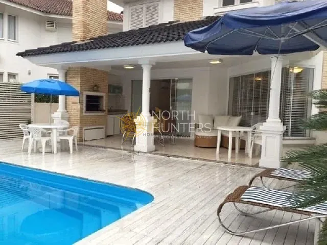 Casa com 450m² 4 quartos e 5 banheiros, para alugar, no bairro Jurerê Internacional em Florianópolis