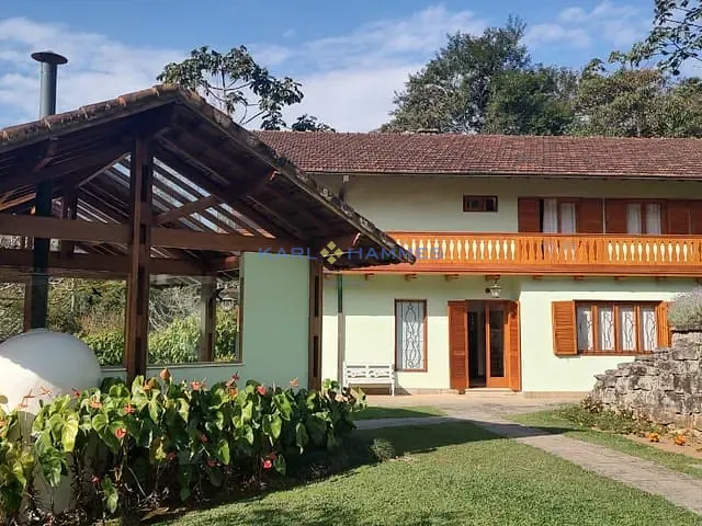 Casa 4 quartos e 6 banheiros, à venda, no bairro Quarteirão Ingelheim em Petrópolis
