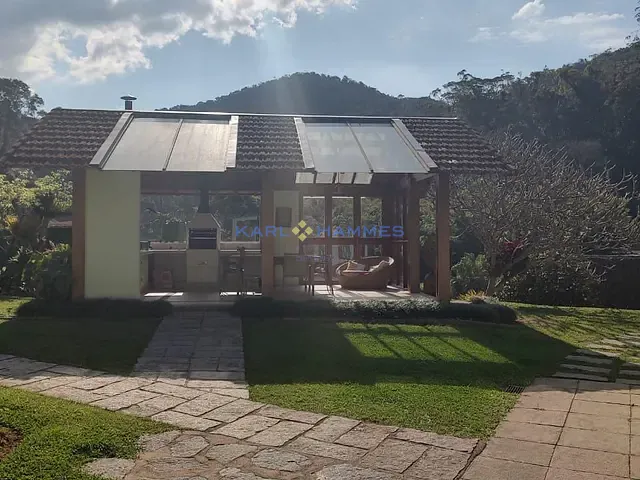 Casa 4 quartos e 6 banheiros, à venda, no bairro Quarteirão Ingelheim em Petrópolis