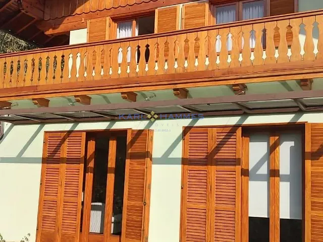 Casa 4 quartos e 6 banheiros, à venda, no bairro Quarteirão Ingelheim em Petrópolis