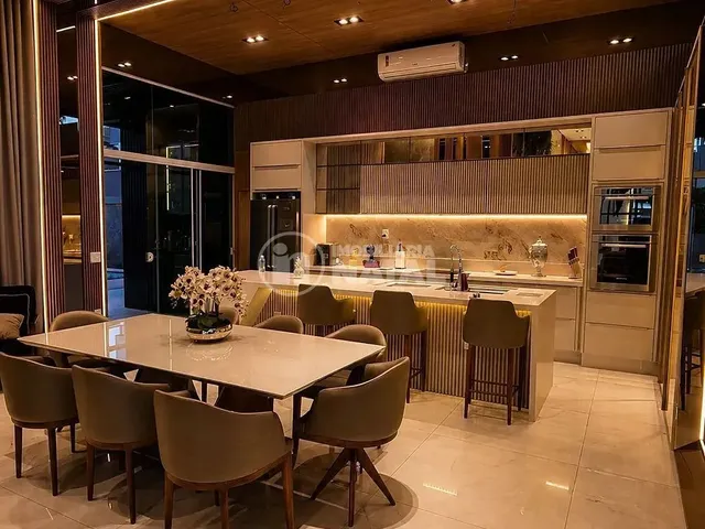 Casa com 10m² 4 quartos e 3 banheiros, à venda, no bairro Recanto do Salto em Londrina