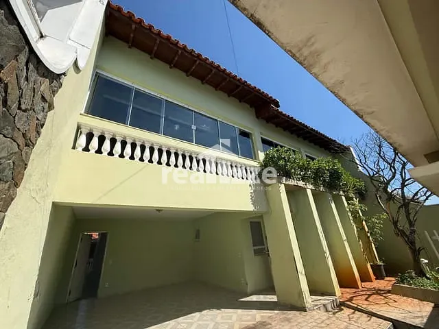 Casa 4 quartos e 3 banheiros, para alugar, no bairro Jardim Soares em Itapira