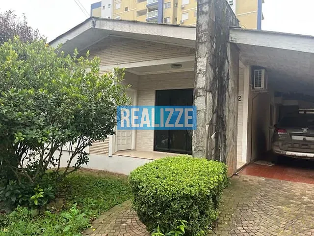 Casa com 313m² 6 quartos e 4 banheiros, à venda, no bairro Centro em Marau