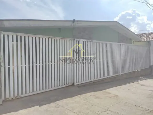 Casa com 300m² 2 quartos e 1 banheiro, à venda, no bairro Centro em Guaxupé