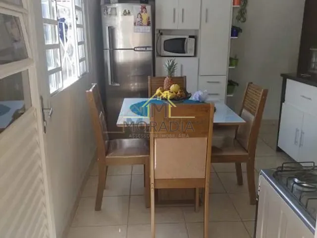 Casa com 300m² 2 quartos e 1 banheiro, à venda, no bairro Centro em Guaxupé
