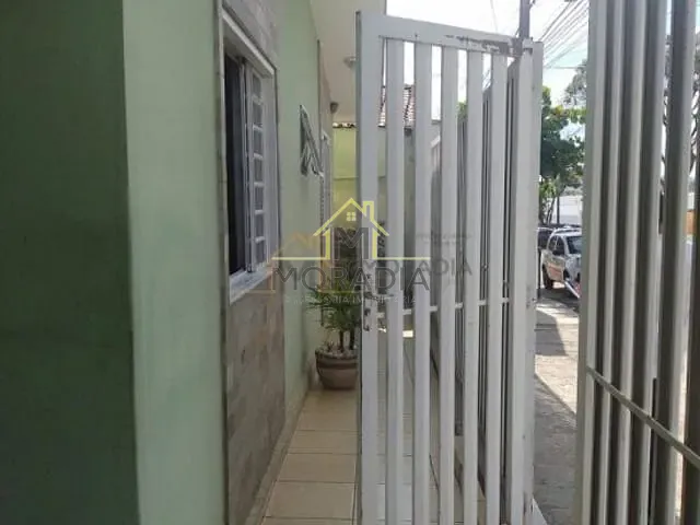 Casa com 300m² 2 quartos e 1 banheiro, à venda, no bairro Centro em Guaxupé