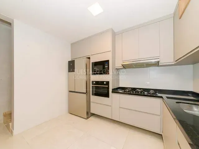 Casa com 165m² 3 quartos e 3 banheiros, à venda, no bairro Xaxim em Curitiba