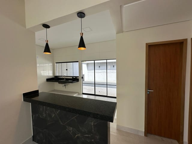 Casa com 175m² 3 quartos e 2 banheiros, à venda, no bairro Condomínio Amin Camargo em Goiânia