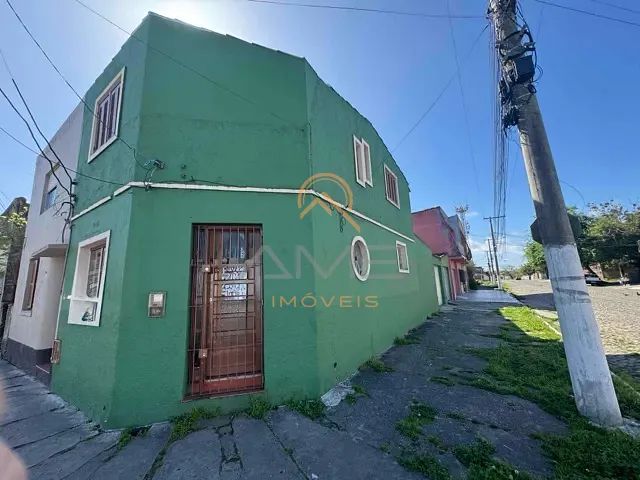Casa com 75m² 2 quartos e 1 banheiro, à venda ou para alugar, no bairro Porto em Pelotas