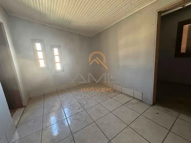 Casa com 75m² 2 quartos e 1 banheiro, à venda ou para alugar, no bairro Porto em Pelotas