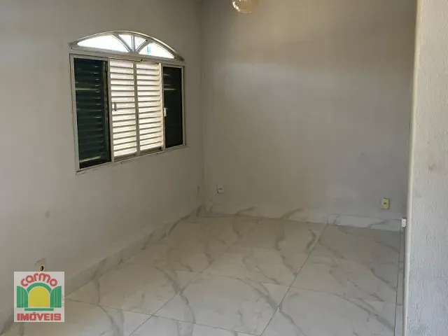 Casa 2 quartos e 2 banheiros, à venda, no bairro Jardim Nações Unidas em Anápolis