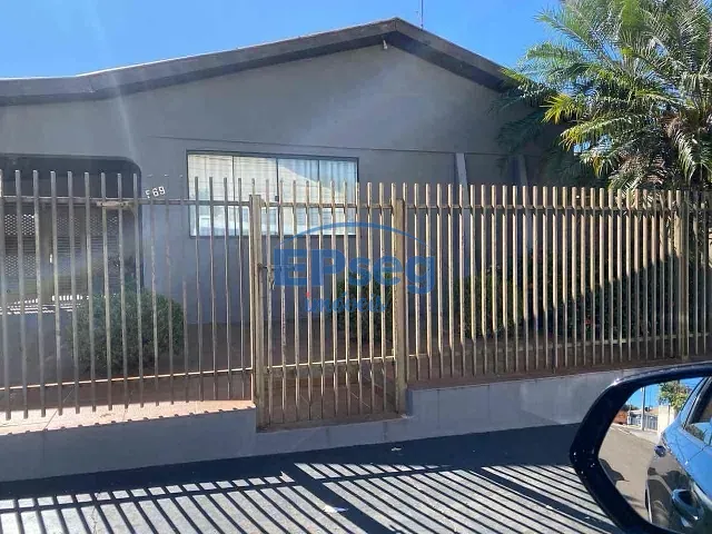Casa com 312m² 2 quartos e 2 banheiros, à venda, no bairro Centro em Sertanópolis