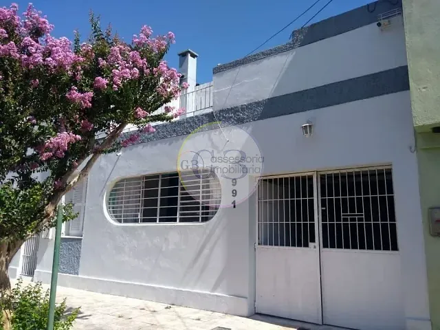 Casa com 200m² 3 quartos e 2 banheiros, para alugar, no bairro Centro em Pelotas