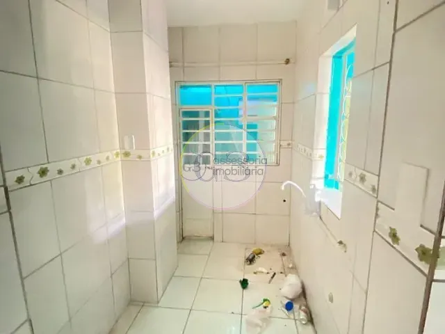 Casa com 200m² 3 quartos e 2 banheiros, para alugar, no bairro Centro em Pelotas