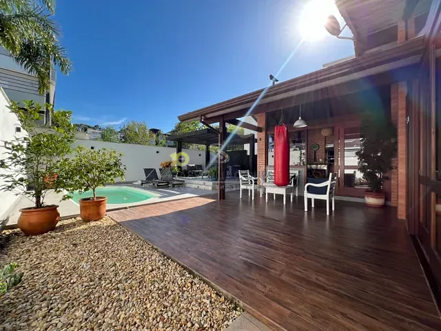 Casa com 360m² 3 quartos e 2 banheiros, à venda, no bairro Pedra Branca em Palhoça