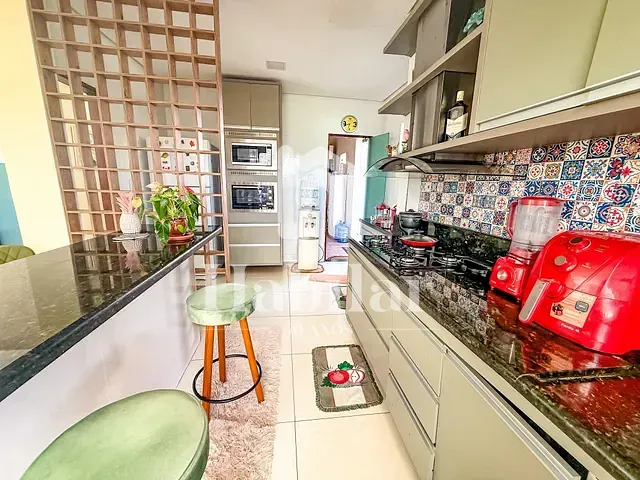 Casa com 300m² 3 quartos e 3 banheiros, à venda, no bairro Matapoã em Aracaju