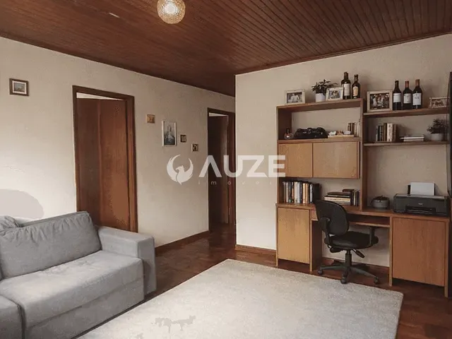 Casa com 372m² 3 quartos e 1 banheiro, à venda, no bairro Orleans em Curitiba