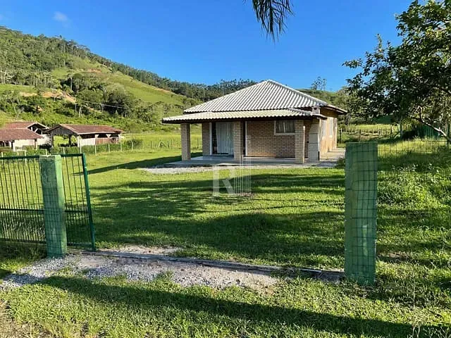 Casa com 700m² 3 quartos e 3 banheiros, à venda, no bairro Timbé em Tijucas